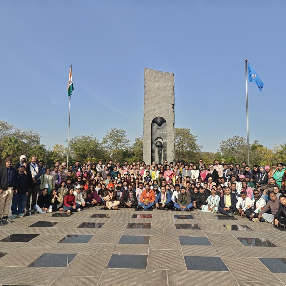 A Moment of Honour for Thakur Ramnarayan College: NSS Volunteer Among Top 6 in India