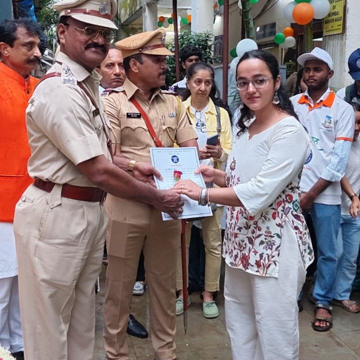 Thakur Ramnarayan College Students Felicitated for Nasha Mukti Maharashtra Poster Competition