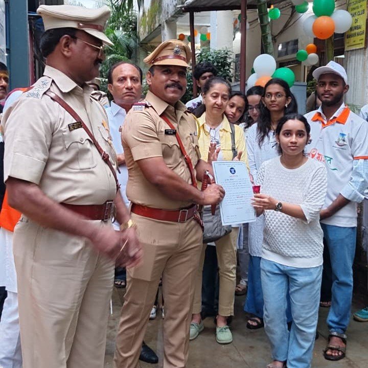 Thakur Ramnarayan College Students Felicitated for Nasha Mukti Maharashtra Poster Competition