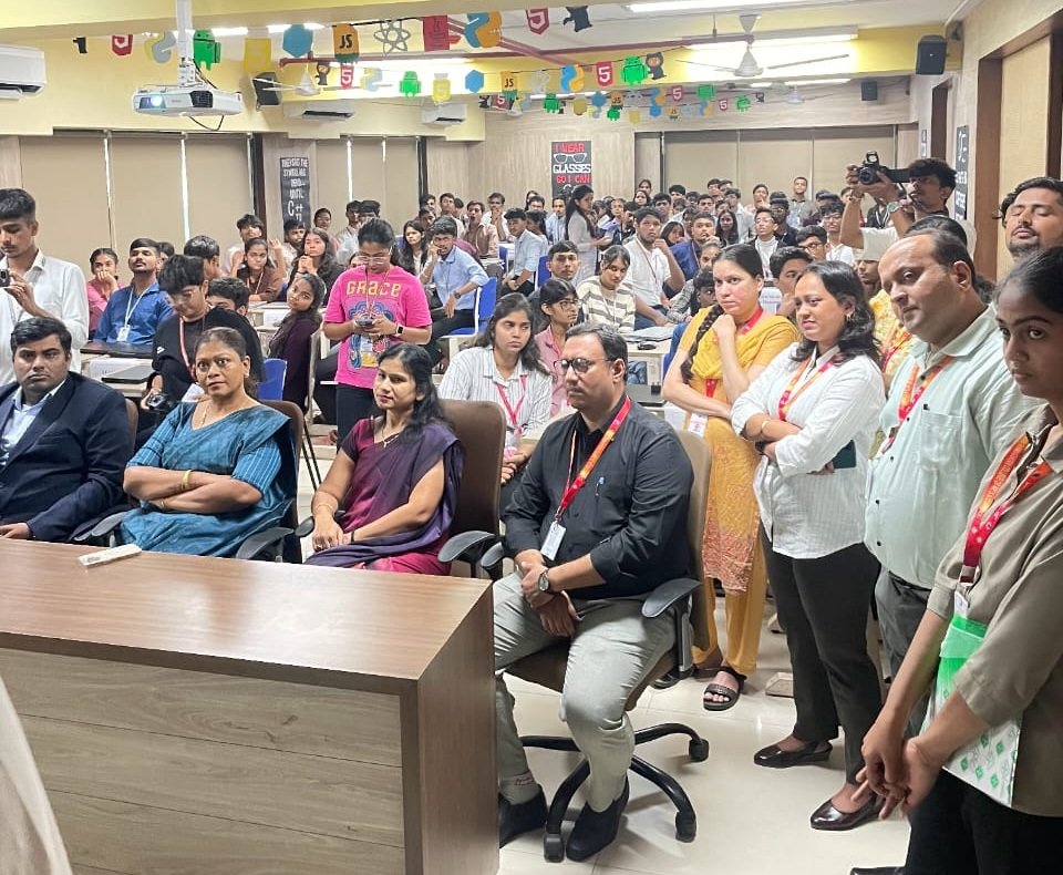 DevClub TRCAC successfully hosts the Internal Hackathon 2025 !